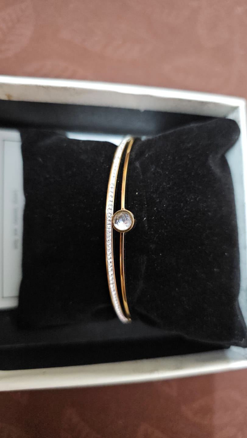 Customer photo review of Women's Exquisite 18K Gold-Plated Bracelet with Stones