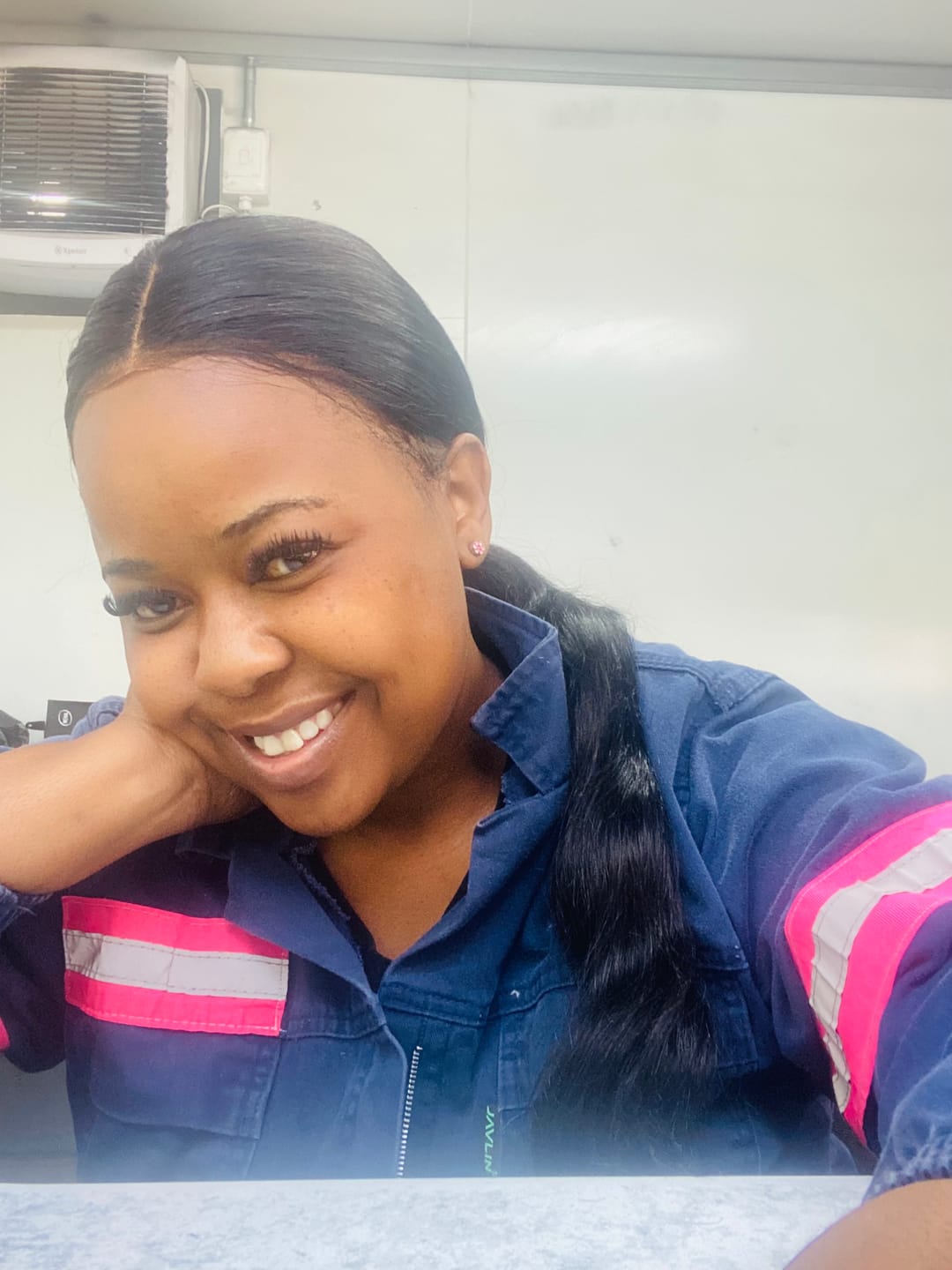 Customer photo review of Hair Majesty Lace Wig Glue & Lace Remover