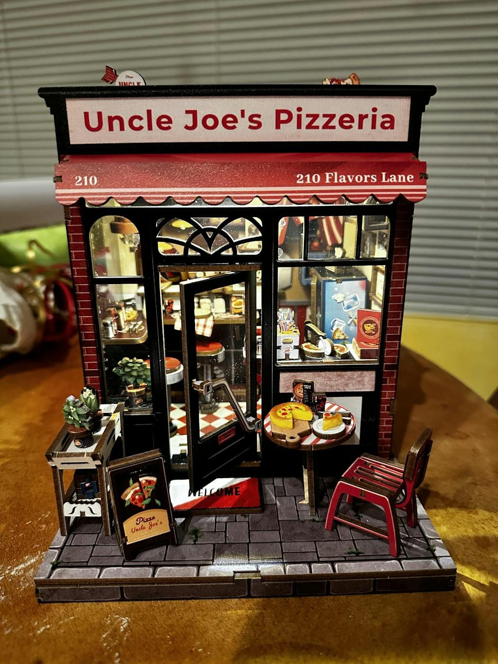 Customer photo review of Miniature House - Uncle Joe's Pizzeria
