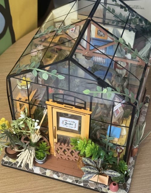 Customer photo review of Miniature House - Cathy's Flower House