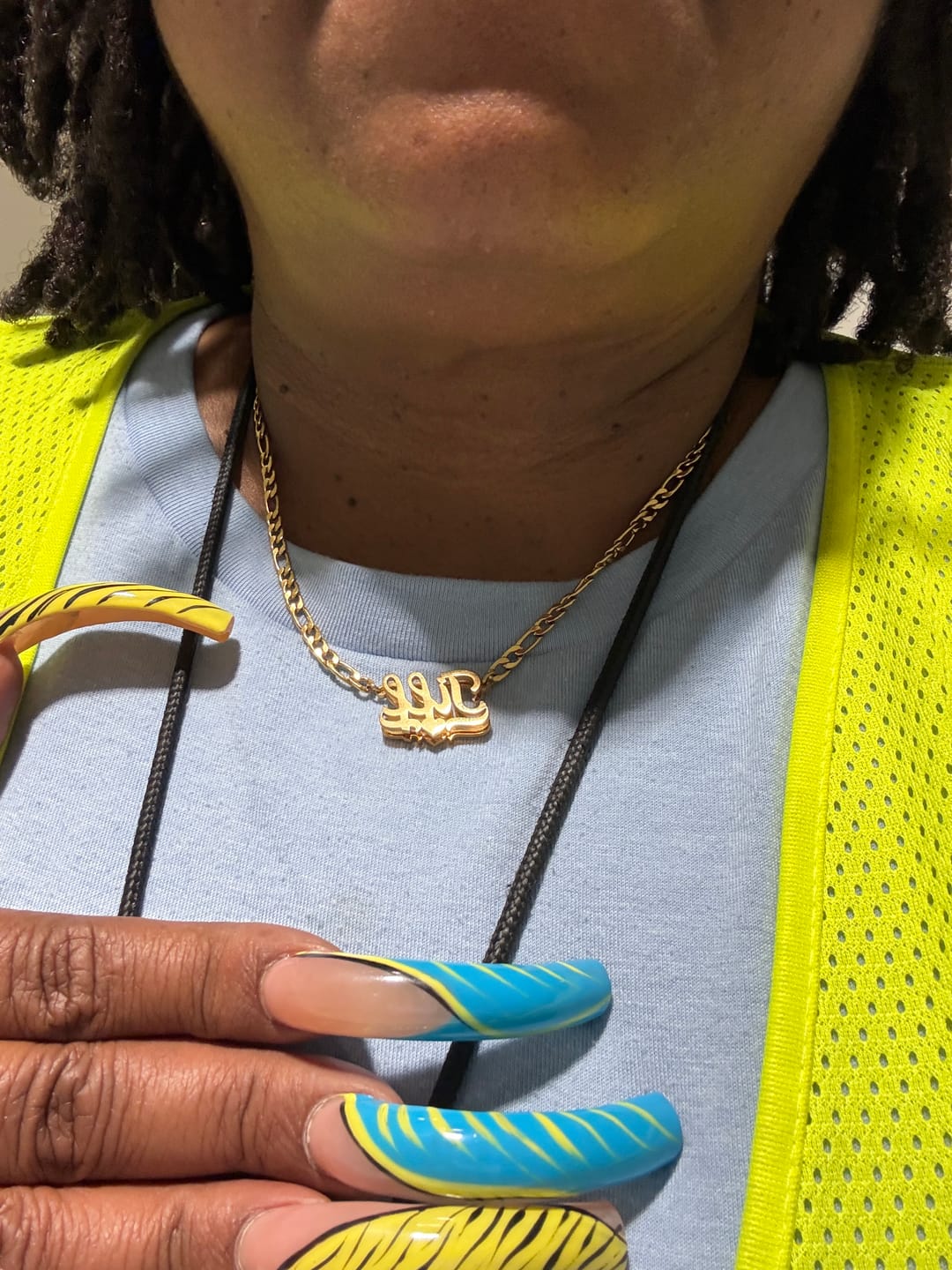 Customer photo review of Classic Heart Bar 3D Plated Name Necklace