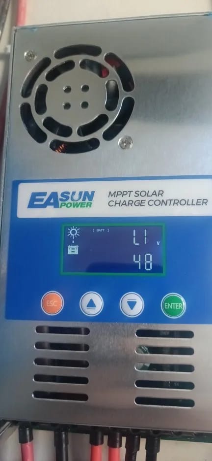 Customer photo review of Easun Power 100A MPPT  Solar Charger Controller PV Input 150VOC