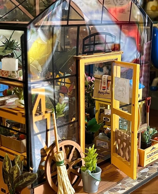 Customer photo review of Miniature House - Cathy's Flower House
