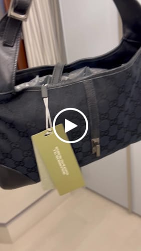 Customer video review of Medium Jackie