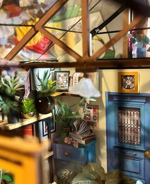 Customer photo review of Miniature House - Cathy's Flower House