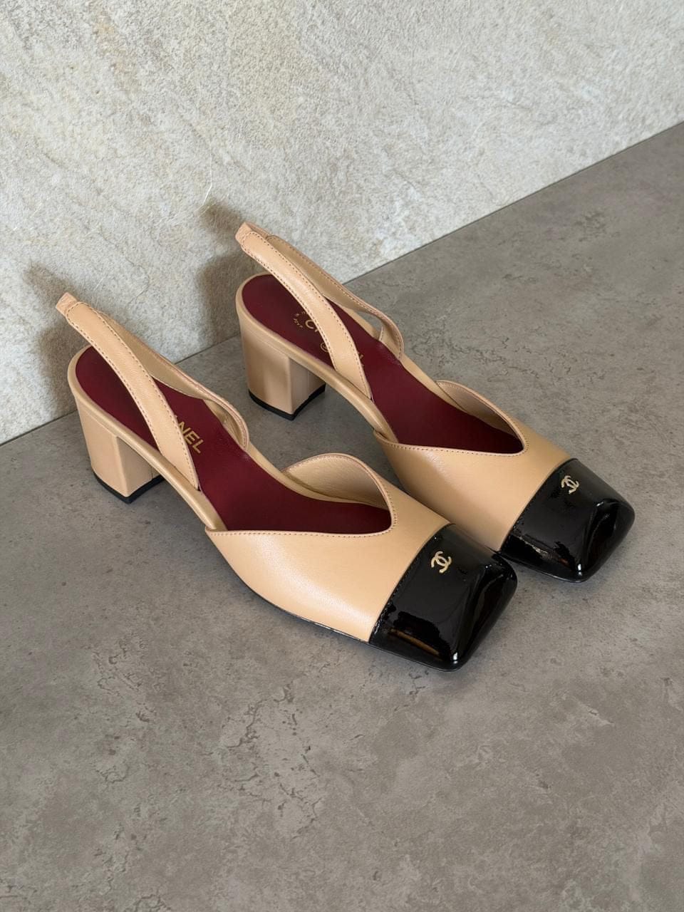 Customer photo review of CC 26s Mary Jane Sandals 90 Beige Patent Leather Sheepskin 653545