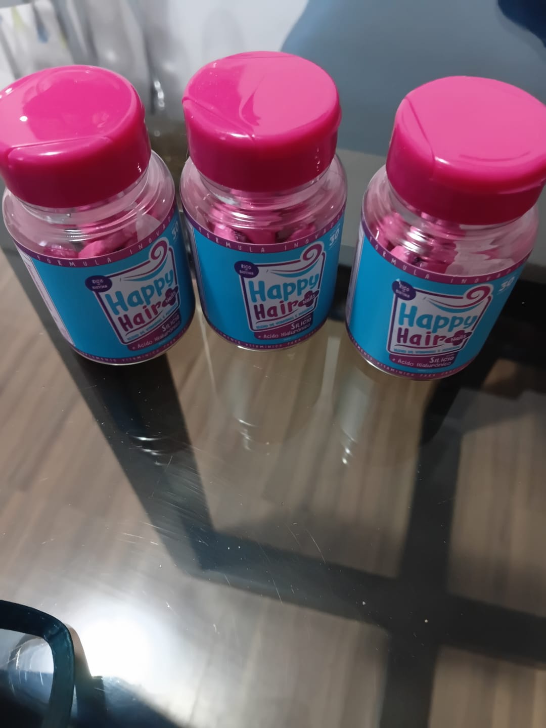 Customer photo review of Happy Hair 3 Potes + 3 Potes Grátis + 1 Pote de Melatonina + 1 Pote de Colágeno (Total 8 Potes)