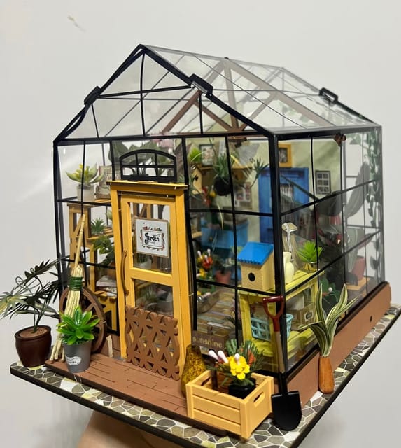 Customer photo review of Miniature House - Cathy's Flower House