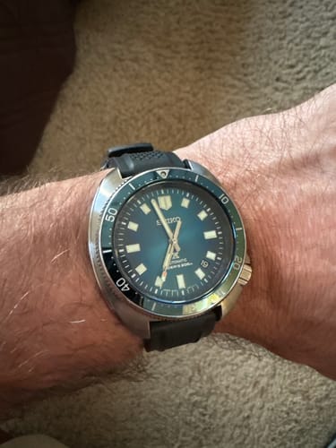 Customer's wrist with the black Crosshatch Rubber strap attached to a watch.