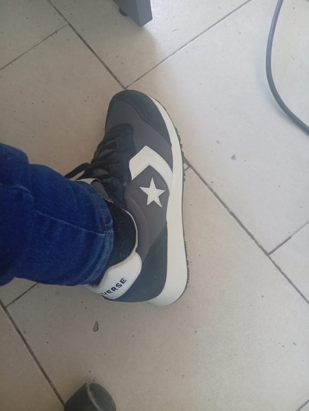 Customer photo review of Zapatillas Converse Omega Trainer OX Negro Gris