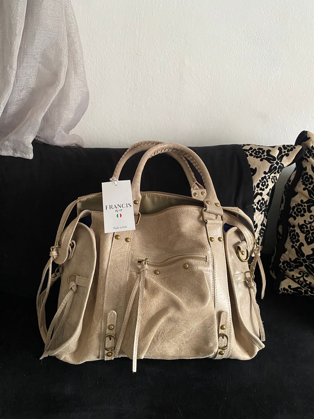 Customer photo review of It girl bag Cremé
