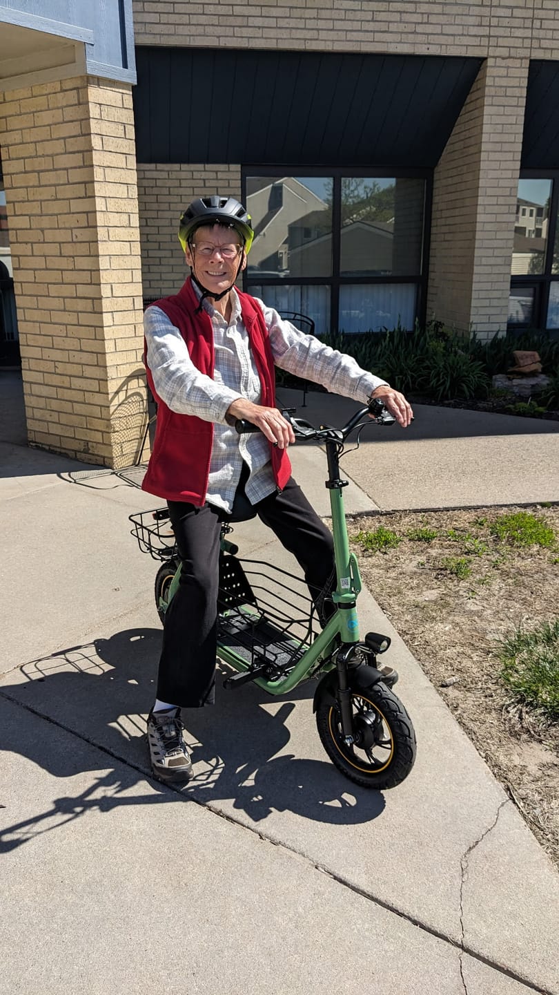 Customer photo review of Gyroor C1 Pro 800W(Peak) Scooter – Dual Baskets for Cargo & Pets