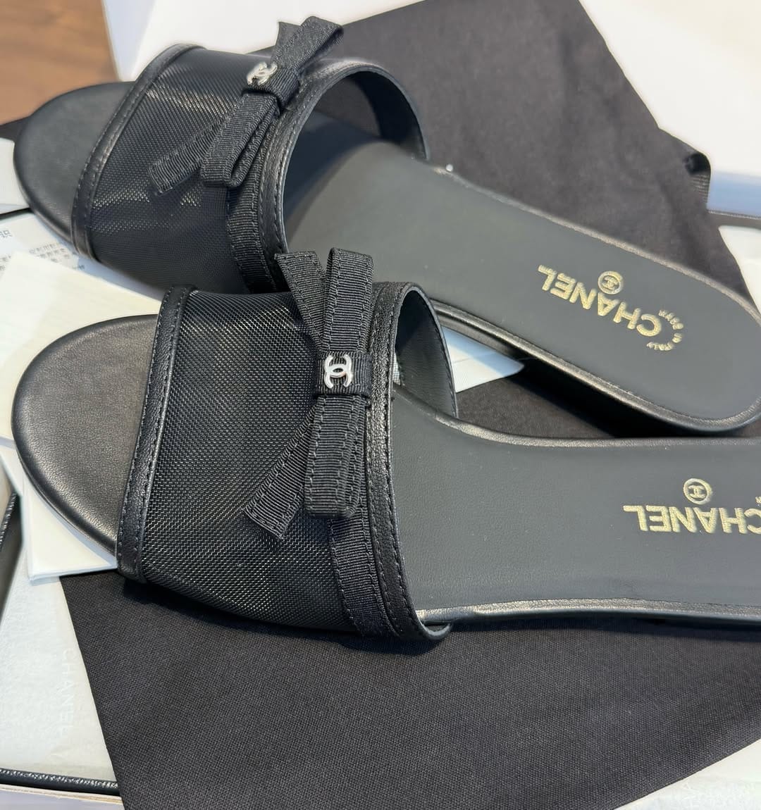 Customer photo review of CC 26s Chunky Heel Sandals Black Mesh Sheepskin 627065