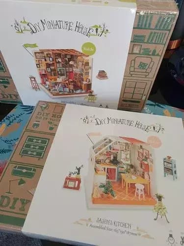 Customer photo review of Miniature House - Sam's Study