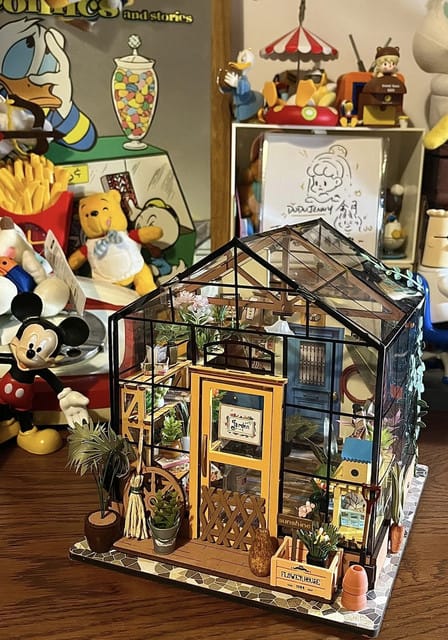 Customer photo review of Miniature House - Cathy's Flower House