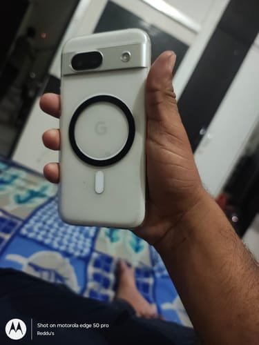 Reviewer holding a Google Pixel phone in the Anti Yellow Magsafe Clear Case, showing the MagSafe ring on the back.