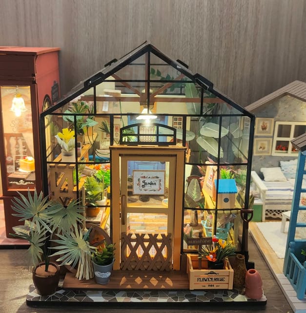 Customer photo review of Miniature House - Cathy's Flower House