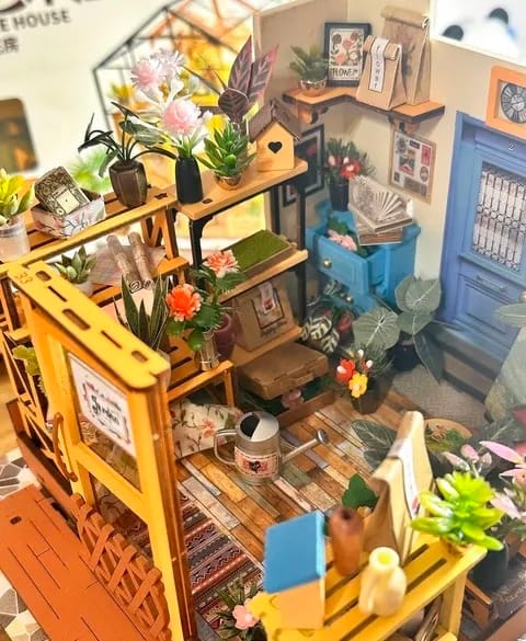 Customer photo review of Miniature House - Cathy's Flower House