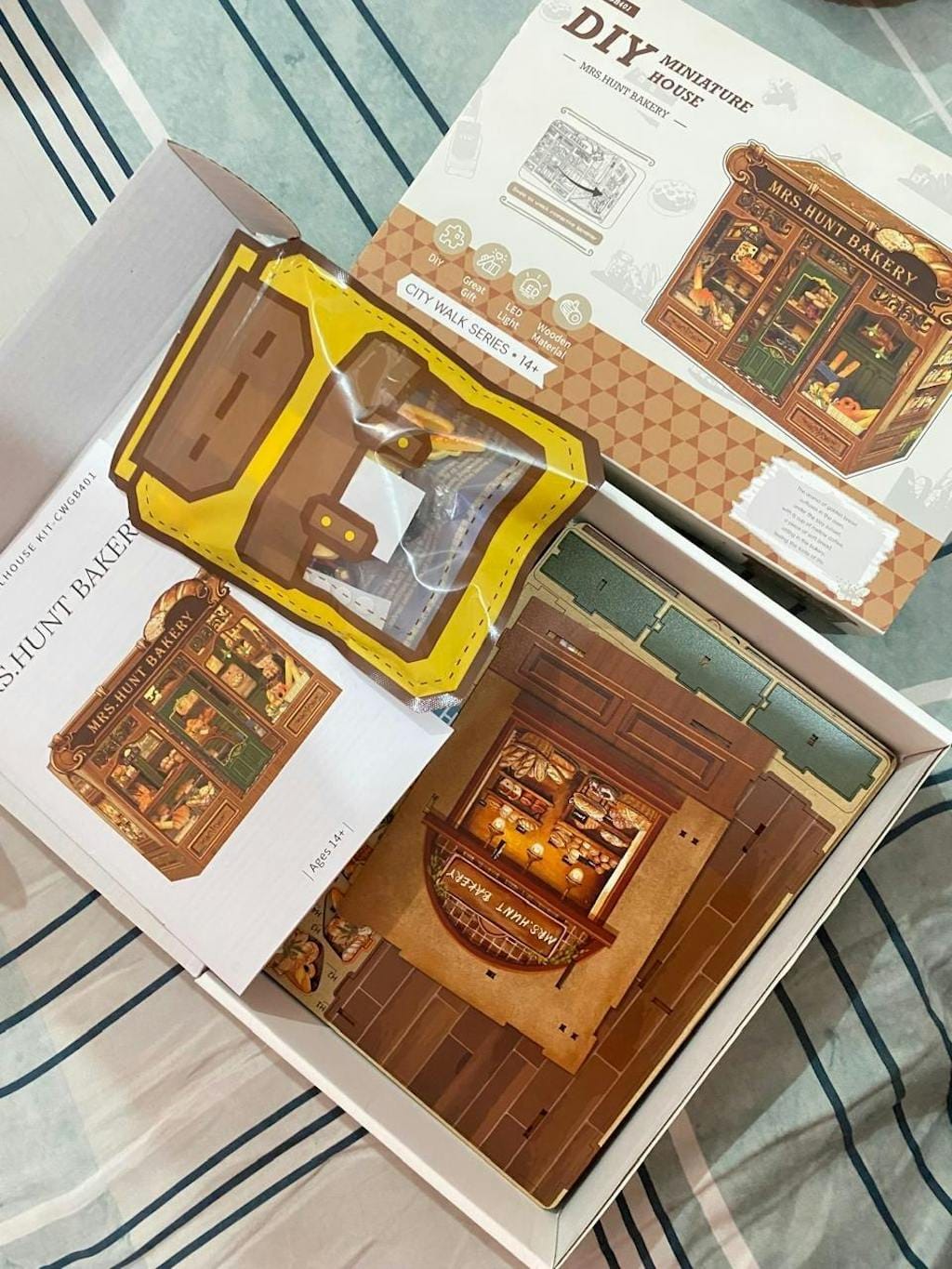 Customer photo review of Miniature House - Mrs.Hunt Bakery