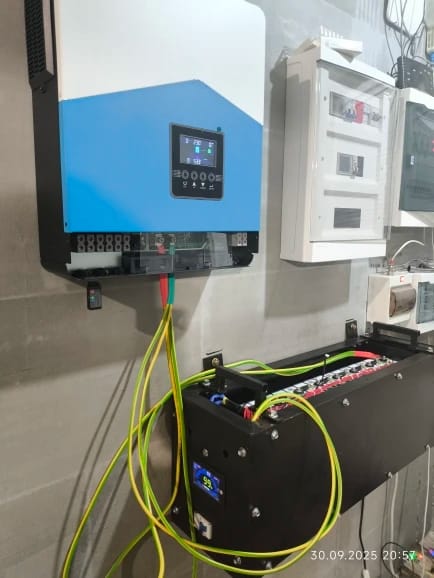 Customer photo review of EASUN POWER 2.2KW Solar Inverter 12V 220V Hybrid Inverter 80A MPPT Solar Charger