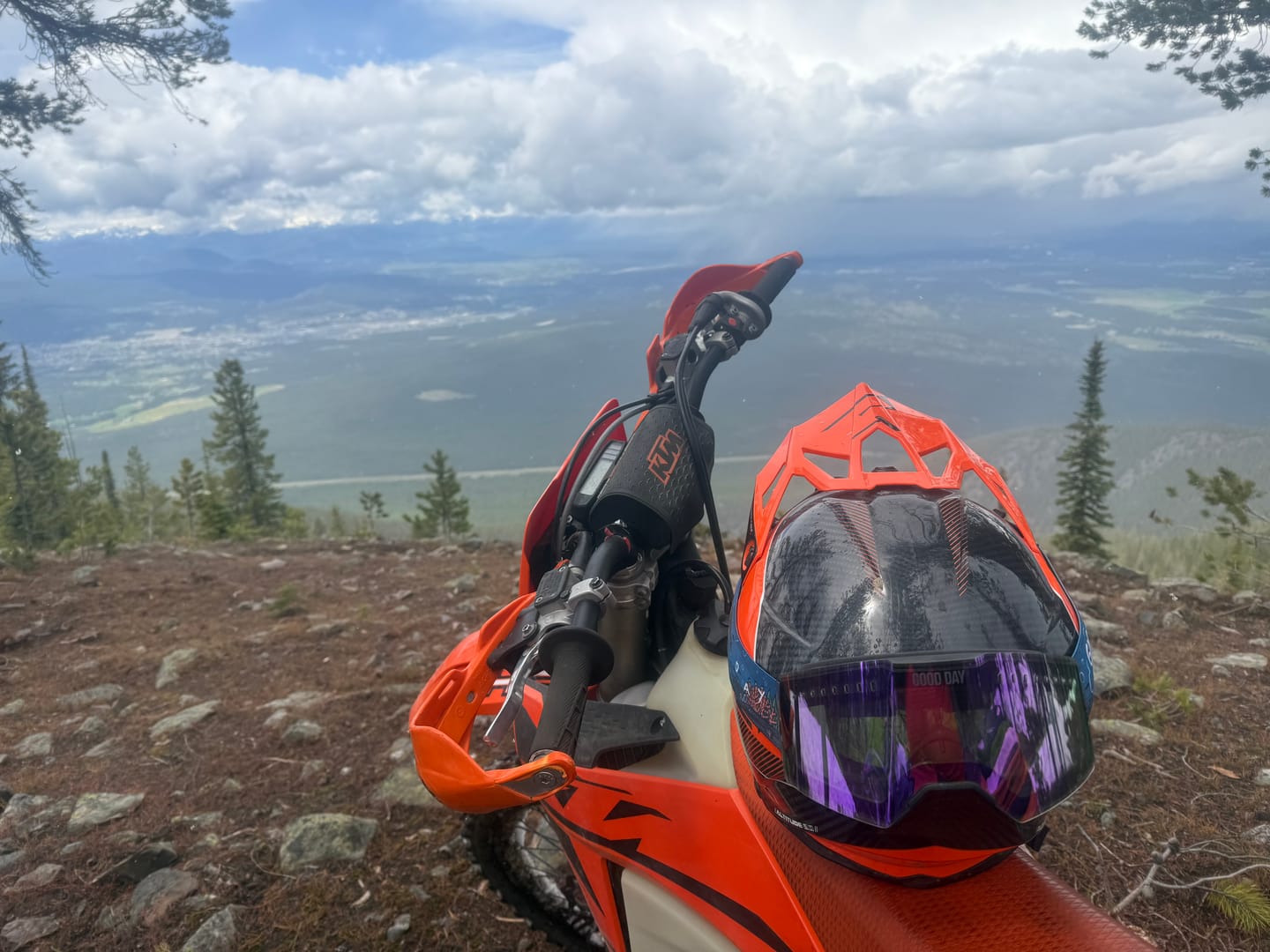 Customer photo review of The Valorie Moto/MTB Goggle - Grape Ice Lens