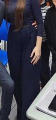 Customer photo review of Calça Pantalona Graviola Azul Escuro