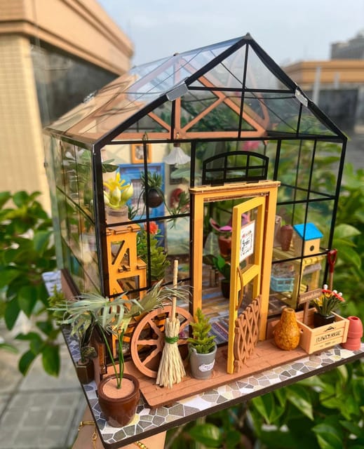 Customer photo review of Miniature House - Cathy's Flower House