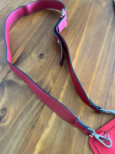 Customer photo review of Correa Strap Cartera Círculos Metálicos
