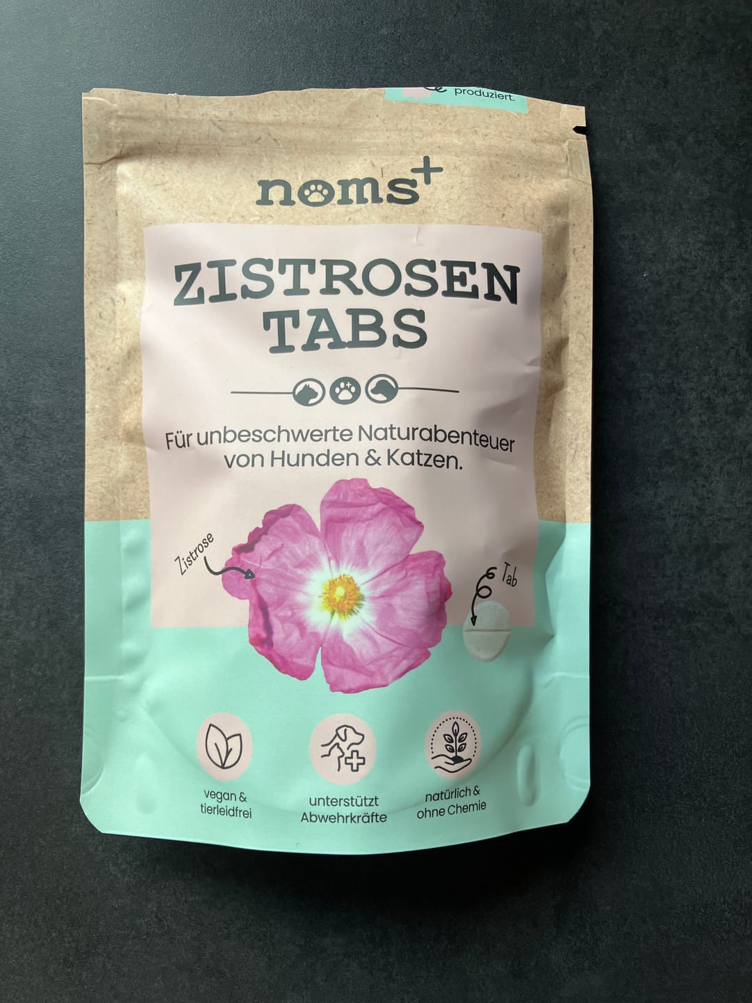 Customer photo review of Zistrosen Tabs - 100% natürliches Zistrosen-Leckerli für Wald- & Wiesenspaziergänge