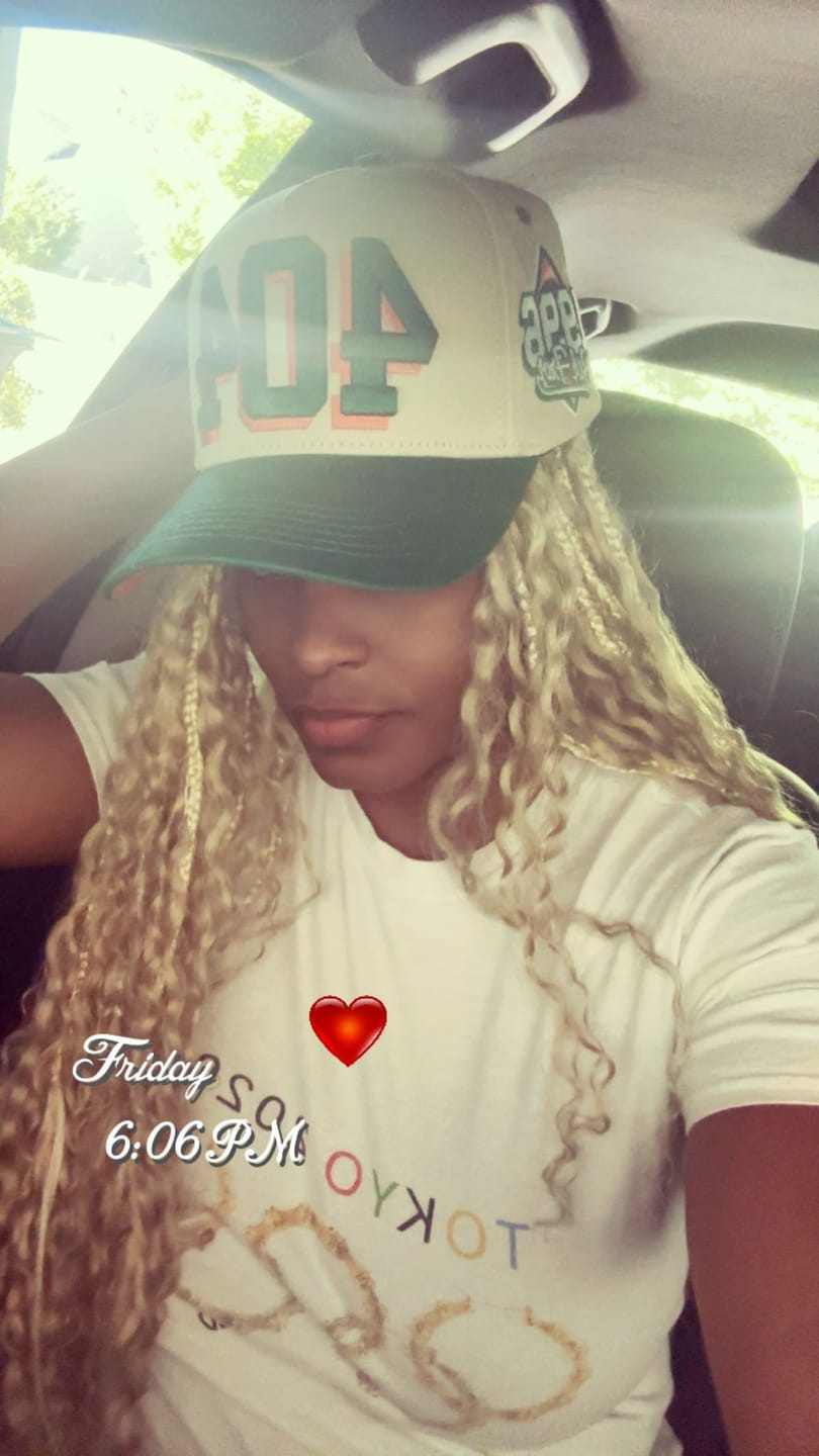 Customer photo review of 404 Signature Kelly Green Snapback Hat | BLK FRVR