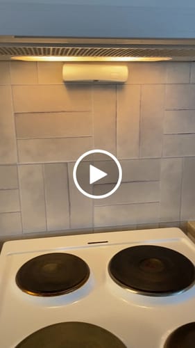 Kundeanmeldelse med video av 8-pk Katja sand selvklebende fliser