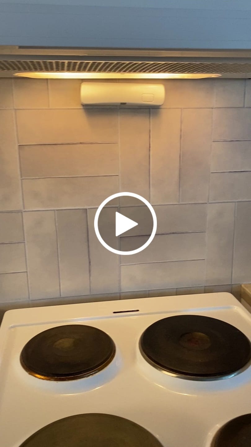 Customer video review of 8-pk Katja sand selvklebende fliser
