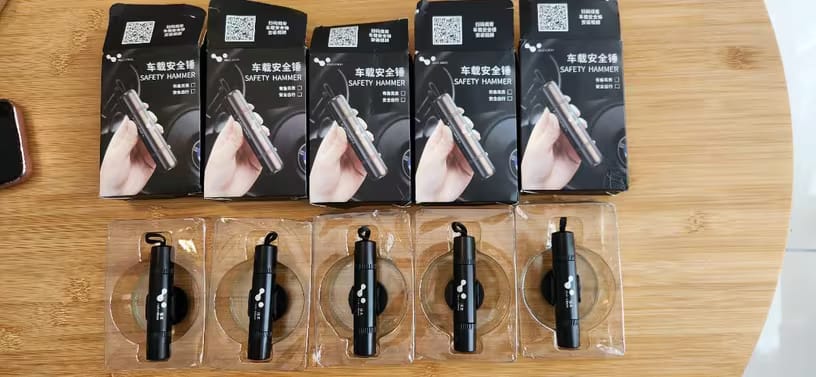 Customer photo review of Auto Notfall Fensterbrecher & Gurtschneider Werkzeug
