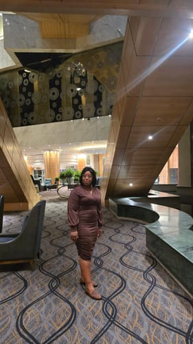 Customer photo review of Pre Cut Peruvian 5x5 Lace Wig Blunt Bob 8 Inch