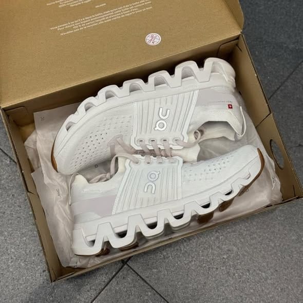 Customer photo review of Cloudswift 4 White