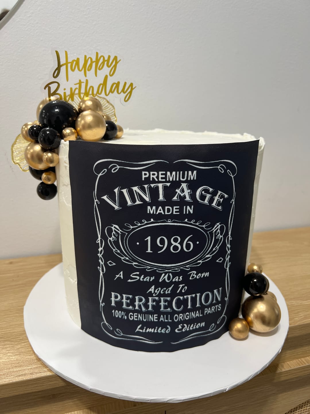 Customer photo review of 19 cm x 19 cm Square Pre-cut Custom Edible Icing Image