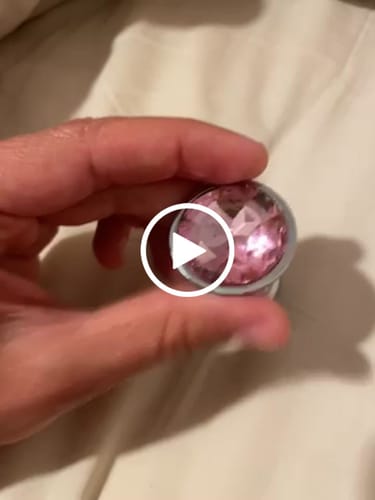 Customer video review of פלאג מתכת קטן משובץ קריסטל ורוד