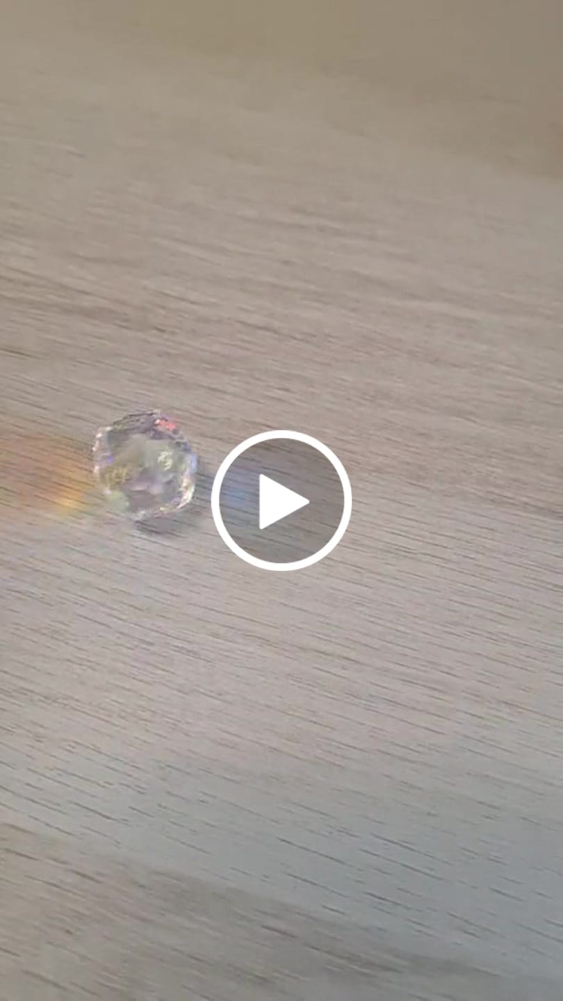 Customer video review of URWizards D&D Multi-faceted Prism Glass Engraved Dice Set