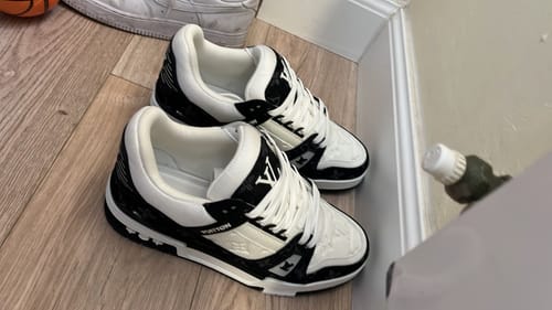 Recensione con foto di un cliente su Sneakers LV Trainer Nera/Bianca