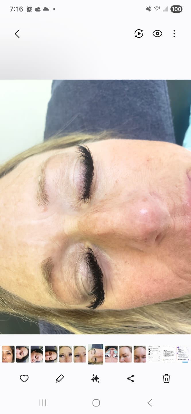 Customer photo review of EYELASH EXTENSION GLUE: THOUSANDLASHES’ ULTRA CRYSTAL BOND