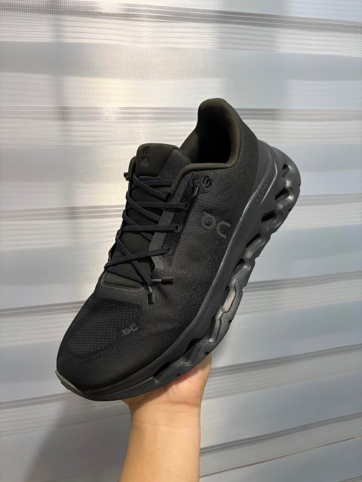 Customer photo review of Cloudtilt Eclipse Black