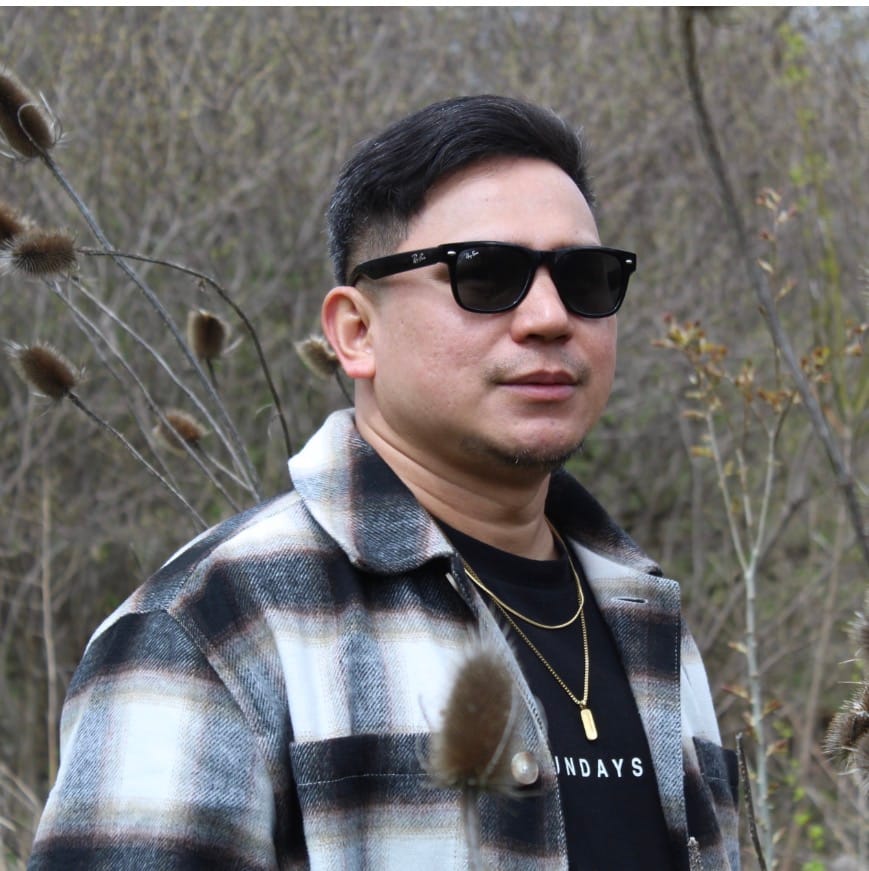 Customer photo review of Minimal Square Chain