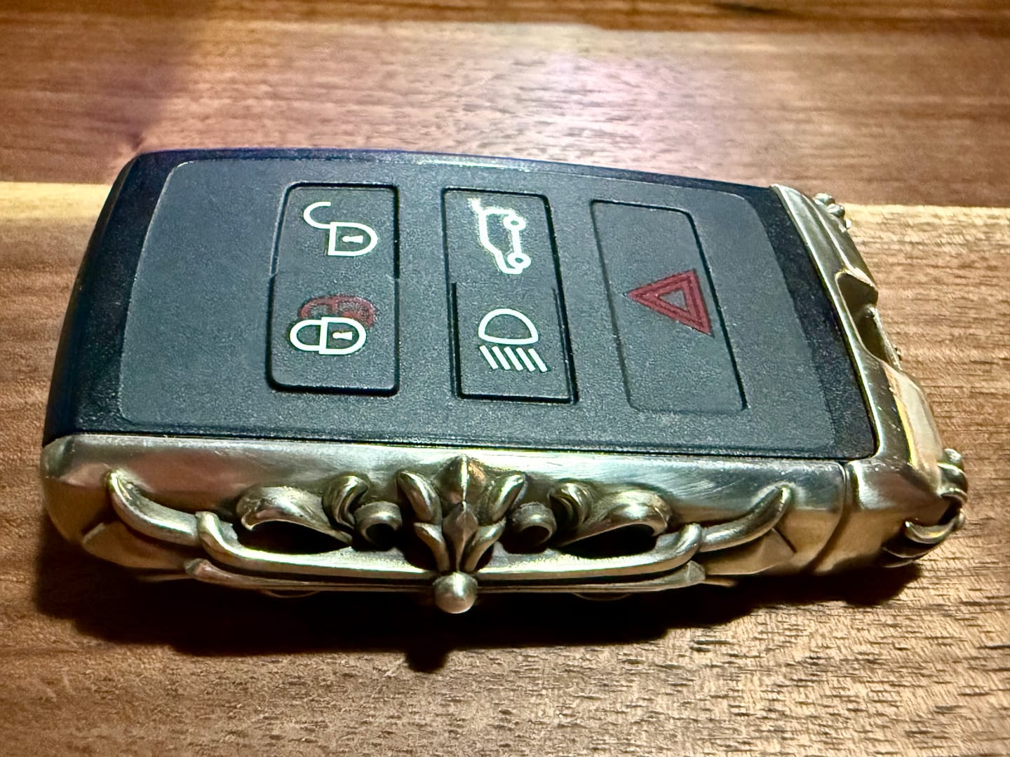 Customer photo review of Land Rover Handcrafted Silver Key Case [Logo Back]