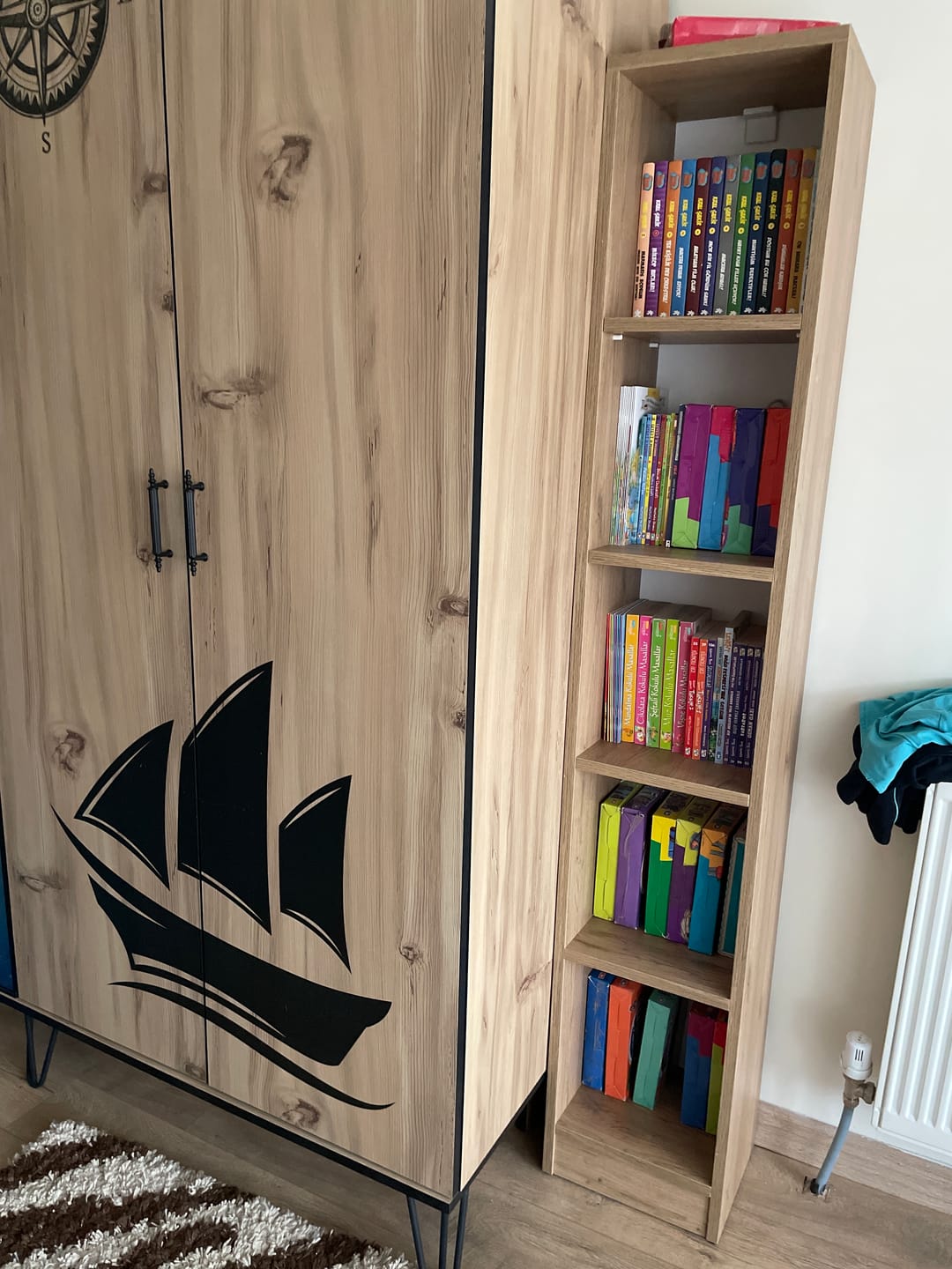 Customer photo review of Rani HC114 Kitaplık 5 Raflı Çalışma Odası Kütüphane Modern Duvar Rafı Sepet Ceviz