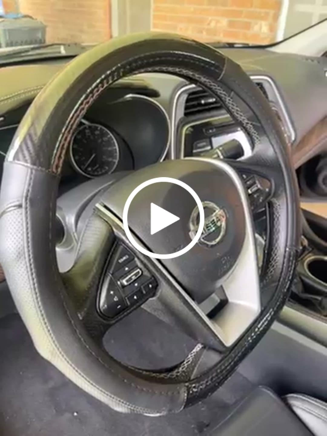 Customer video review of Leather Carbon Fiber Car Steering Wheel Cover – 38cm Non-Slip, Breathable, All-Season