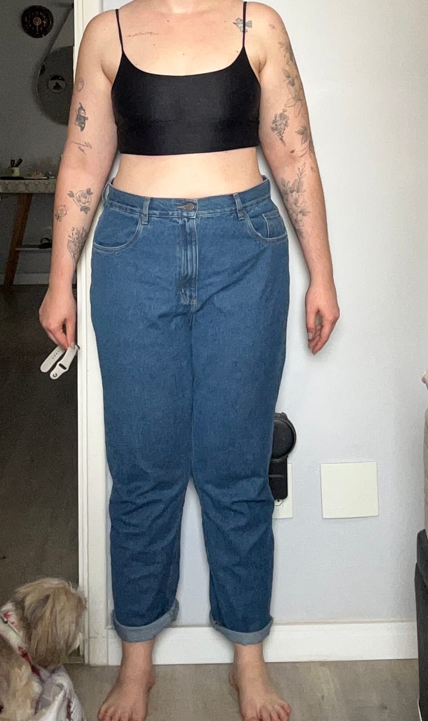 Customer photo review of Calça Jeans Mom Jequitibá Azul Médio