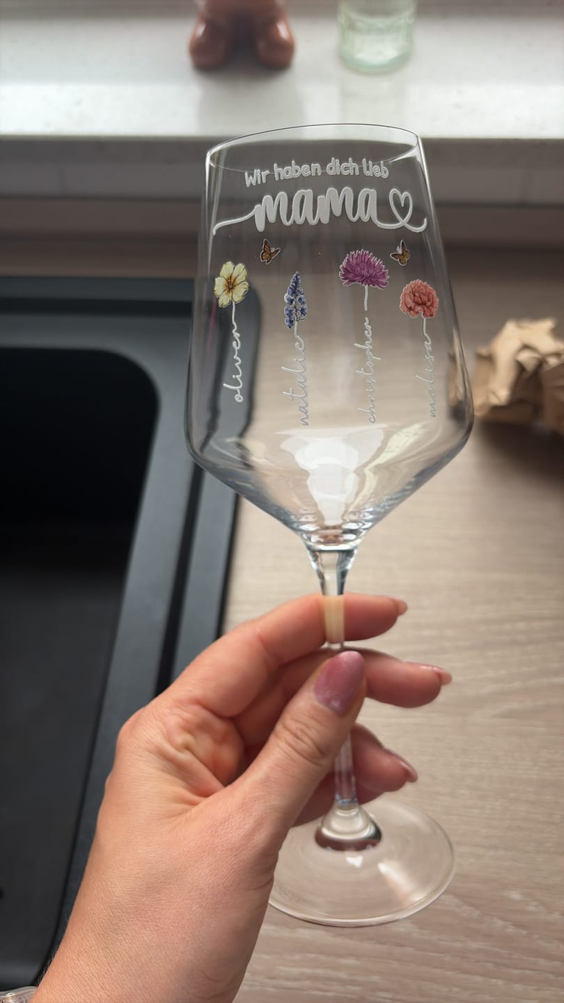 Customer photo review of Mamas Garten - Weinglas mit Kindernamen und Blumen für Mama und Oma