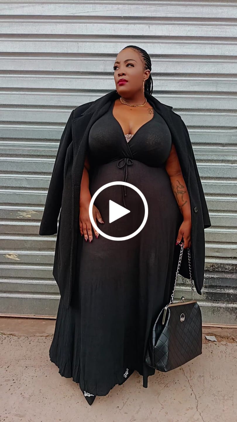 Customer video review of ERA Oversized Kisslock Chain Bag – Black