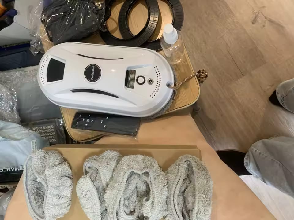 Customer photo review of Ultradünner Fensterreinigungsroboter mit Fernbedienung