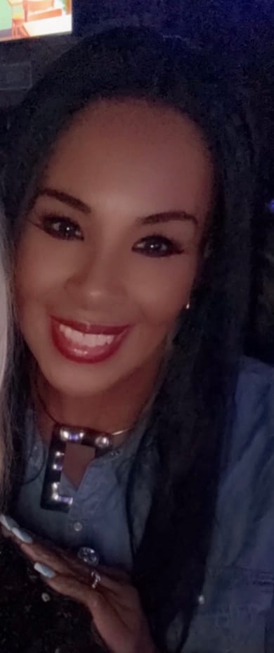Customer photo review of Sensationnel Curls Kinks & Co Kinky Edges Glueless HD Lace Part Wig - Y-PART KINKY SILK PRESSED 18"